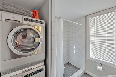 Charming 1-bedroom house in fantastic San Antonio with WiFi, AC
