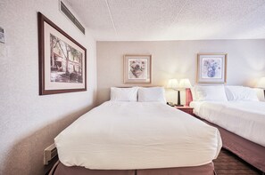 1 bedroom, iron/ironing board, WiFi, bed sheets - Situated 7-minute drive from downtown Calgary, & 2 minutes from Stampede Park  (Calgary)
