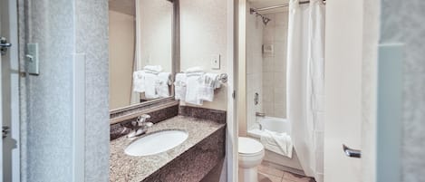SĂšche-cheveux, serviettes fournies, savon, papier toilette