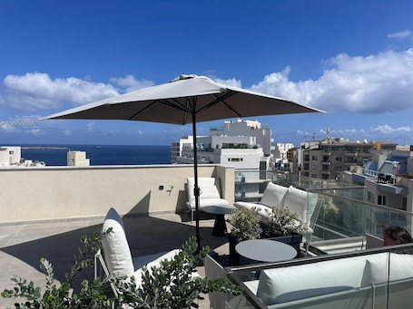 供应早餐、午餐和晚餐,海景