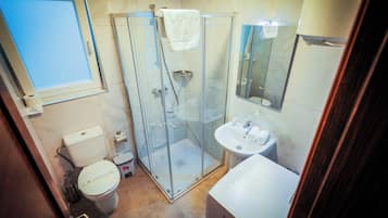 Doccia, set di cortesia gratuito, asciugacapelli, asciugamani