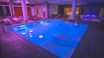 Indoor pool, sun loungers