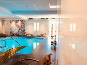 Sauna, hot tub, steam room, hot stone massages, deep-tissue massages