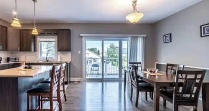 Lovely 2 Bedroom Apt in Orleans w/Free Parking