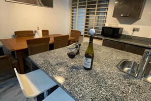 Dining - 3 Bed Villa-private Garden-offstreetparking-aircon (Kasoa)