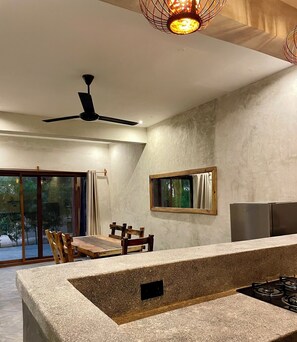 Comfort-Apartment, Gartenblick | Esszimmer
