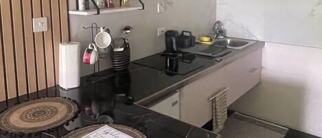 Fridge, microwave, stovetop, electric kettle