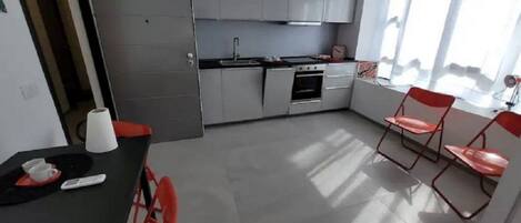 Refrigerador, horno, parrilla de estufa y lavavajillas