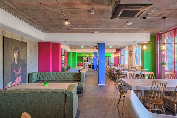 บริเวณนั่งเล่นที่ล็อบบี้