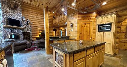 Beautiful Mountain Lodge! 7,000 Sq. Ft W/ Pond