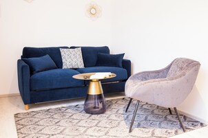 Comfort Quadruple Room | Living area | TV