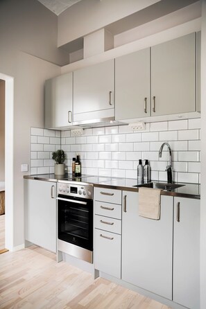 Classic Studio, Courtyard View | Private kitchen | Fridge, microwave, stovetop, coffee/tea maker