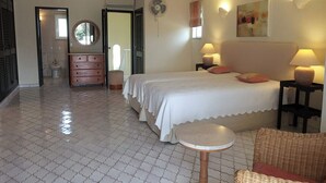 3 bedrooms, WiFi (free), bed sheets - Thymbra Villa, Vale do Lobo, Algarve (Vale do Lobo)