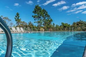 Lejlighed - 3 soveværelser - balkon - udsigt til have | Pool | Udendørs pool