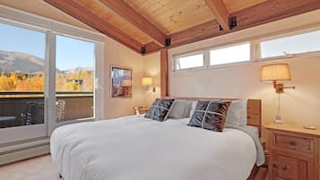 3 Schlafzimmer, Schreibtisch, Bügeleisen/Bügelbrett, Reisekinderbett