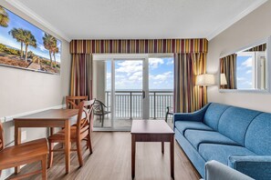 Family Studio Suite | Laptop workspace, iron/ironing board, free WiFi, bed sheets