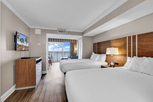 Family Studio Suite | Laptop workspace, iron/ironing board, free WiFi, bed sheets