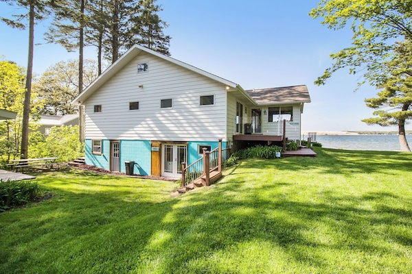 Amazing house (Driftwood) overlooking Silver Lake across from the Sand Dunes.