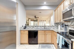 Fridge, microwave, oven, stovetop - Anthem Getaway with Backyard Oasis! (New River)