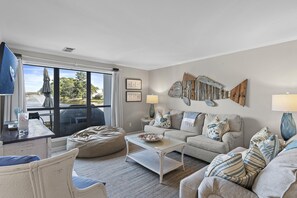 House, Multiple Beds (Sandpiper Shores) | Living area