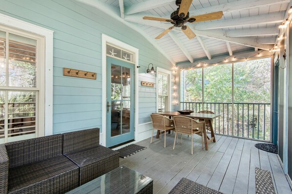 Rumah, Beberapa Tempat Tidur (The Grey Gull) | Tempat makan outdoor