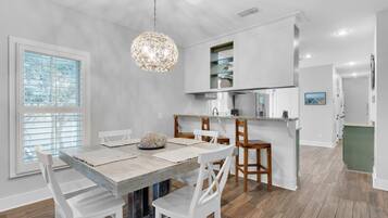 House, Multiple Beds (The Grey Gull) | Dining