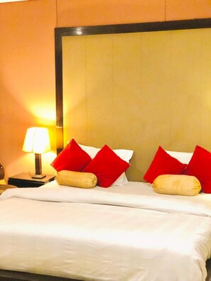 Deluxe Double Room, City View | Desk, free WiFi - Hotel Grand Inn Lahore (Lahore)