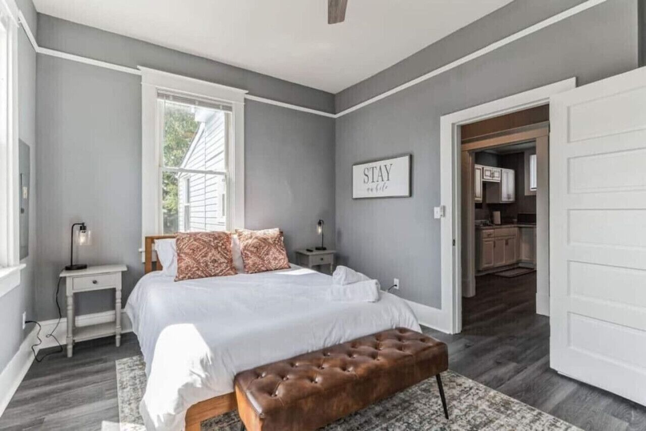 6 bedrooms, iron/ironing board, WiFi, bed sheets