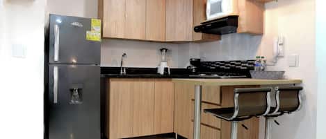 Fridge, microwave, stovetop, coffee/tea maker
