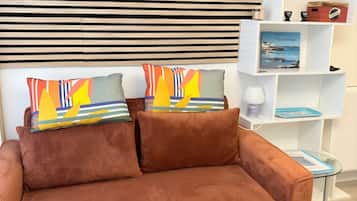 Televisor intel·ligent i llibres