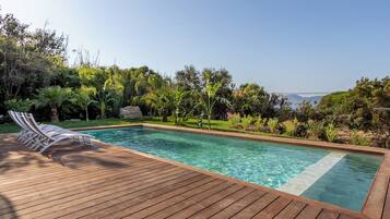 Sesongbasert utendørsbasseng