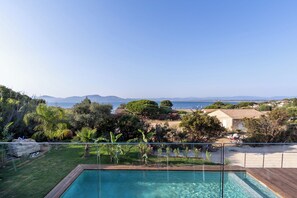 Vila superluxo, vista para o mar | Terraço/pátio