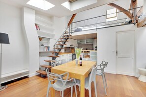 Dining - The loft : a cozy 3 bedroom apartment in the heart of Paris (Paris)