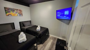3 Schlafzimmer, Schreibtisch, Bügeleisen/Bügelbrett, Reisekinderbett