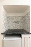 Apartment, Patio | Private kitchen | Fridge, stovetop, cookware/dishes/utensils