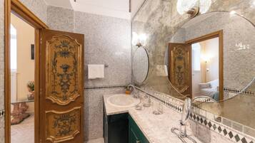 Apartment, Patio | Bathroom | Shower, free toiletries, hair dryer, towels