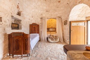 9 bedrooms, free WiFi, bed sheets