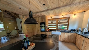 Kaffetrakter/tekoker, kjøleskap, mikrobølgeovn og ovn