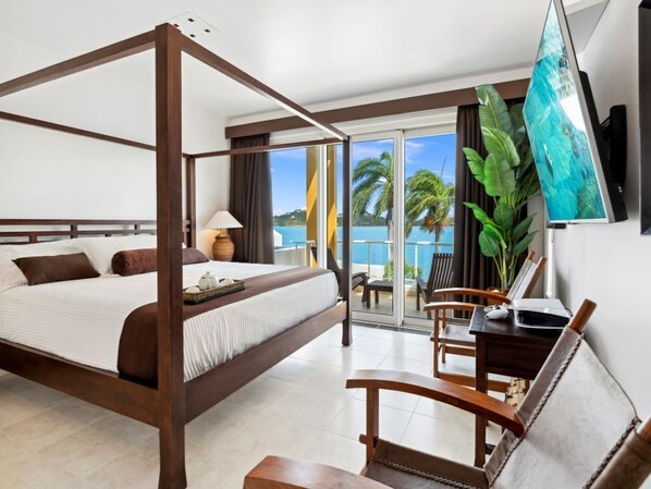 5 bedrooms, desk, WiFi, bed sheets