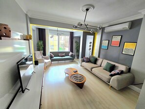 Living area - 2-bedroom condo in enchanting Istanbul with WiFi, AC (Sisli)