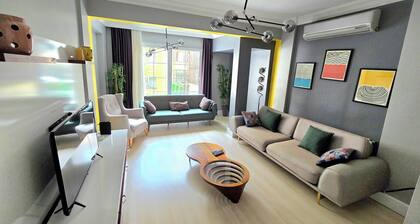 2-bedroom condo in enchanting Istanbul with WiFi, AC