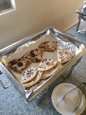 Café da manhã com buffet grátis todos os dias