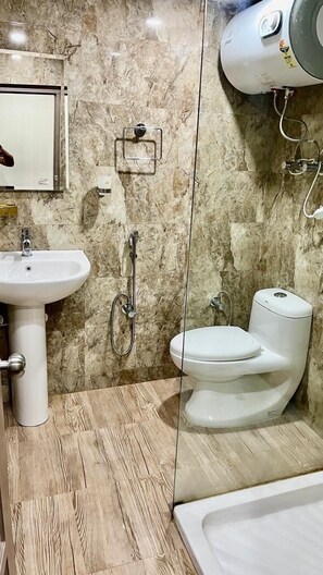 Ducha, toallas, jabón, shampoo