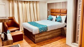 Deluxe Double Room, City View | Premium bedding, desk, laptop workspace, iron/ironing board - Hotel Su Casa by Stay Kashmir  (Srinagar)