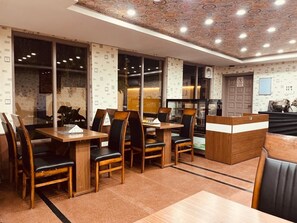 Restaurant - Hotel Su Casa by Stay Kashmir  (Srinagar)