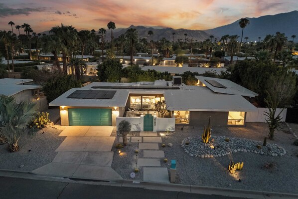 House (4 Bedrooms) | Interior - Azul Oasis by Avantstay Pool, Hot Tub, Bocce Ball Minutes From Downtown (Palm Springs)