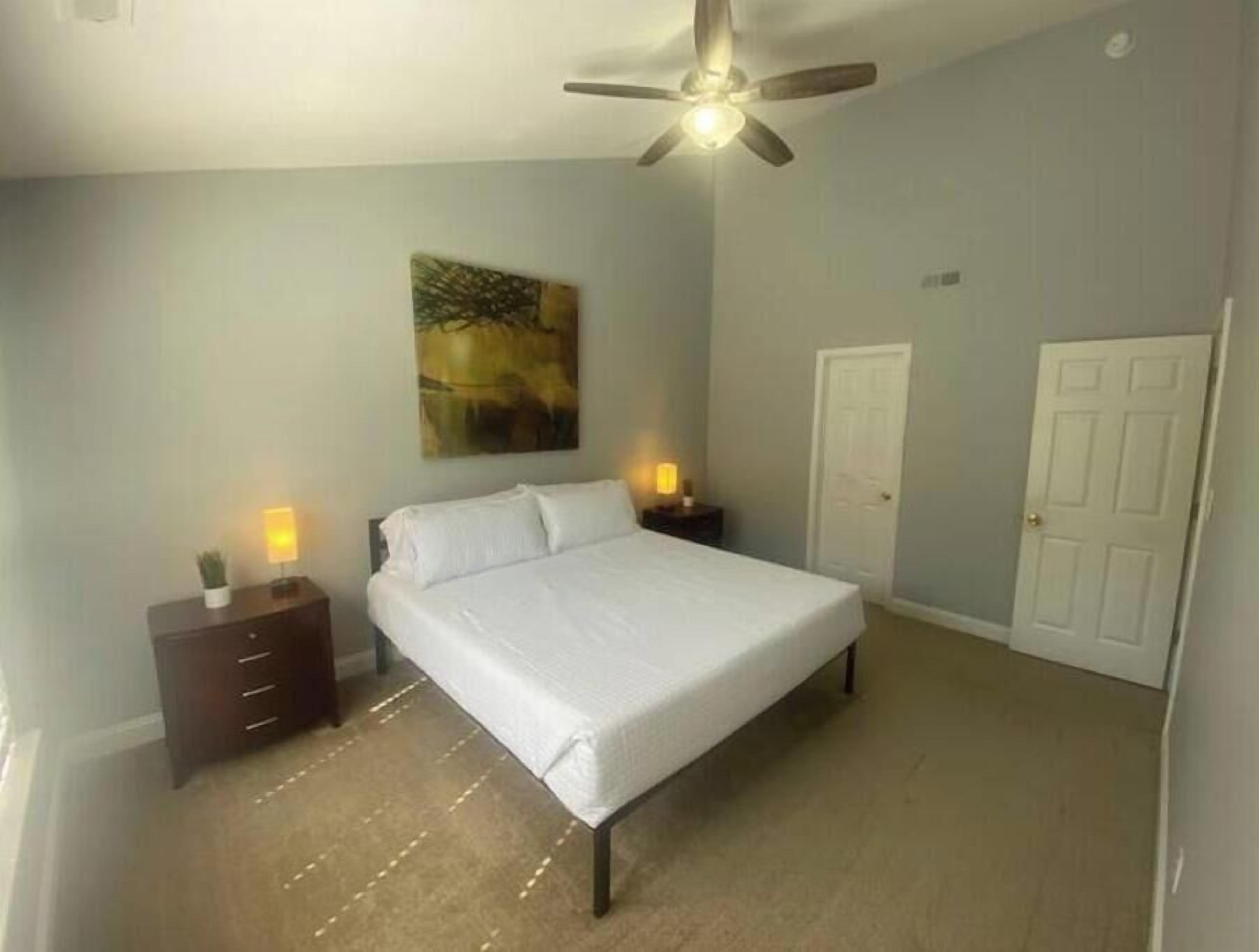 3 bedrooms, desk, iron/ironing board, free WiFi