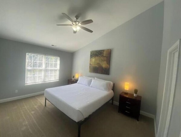 3 habitaciones, escritorio, tabla de planchar con plancha y wifi gratis 