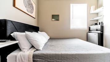 1 bedroom, desk, free WiFi, bed sheets