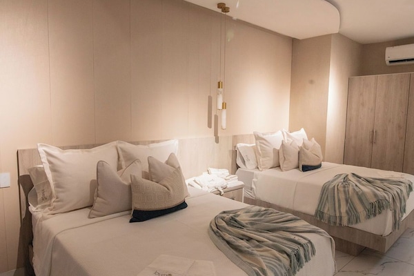 Quarto casal, 2 camas de solteiro | Cofres nos quartos, individualmente decorados, cortinas blackout